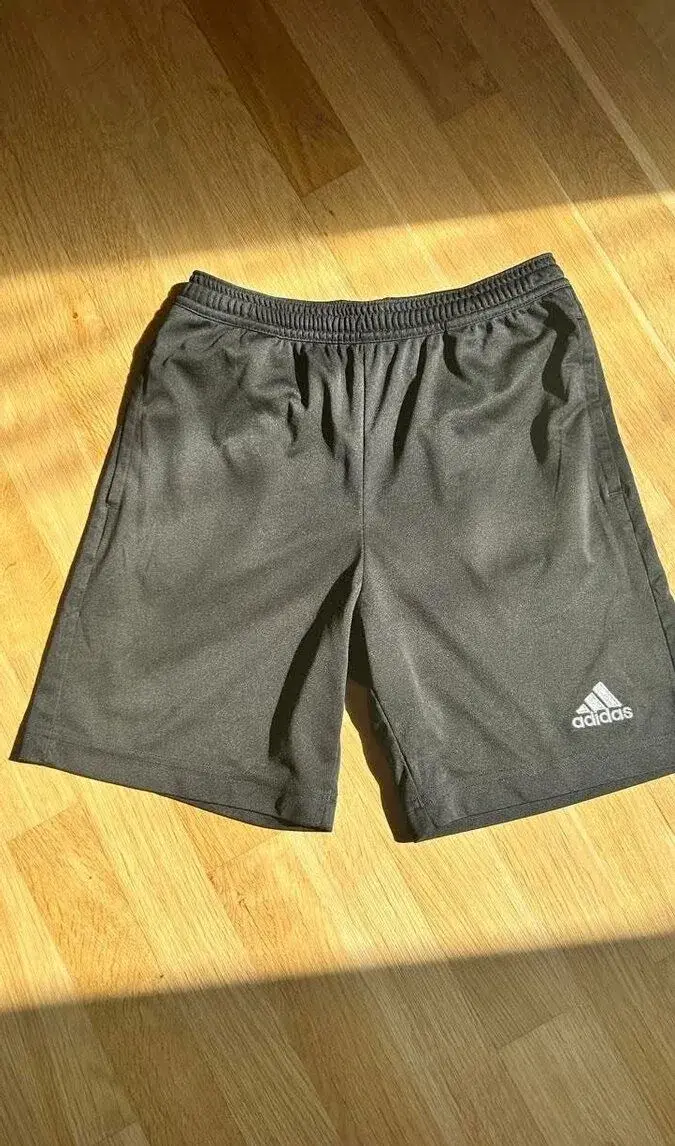 Adidas krátke nohavice chlapčenké, č 140