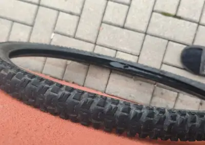 MTB plášť na bicykel – detail dezénu