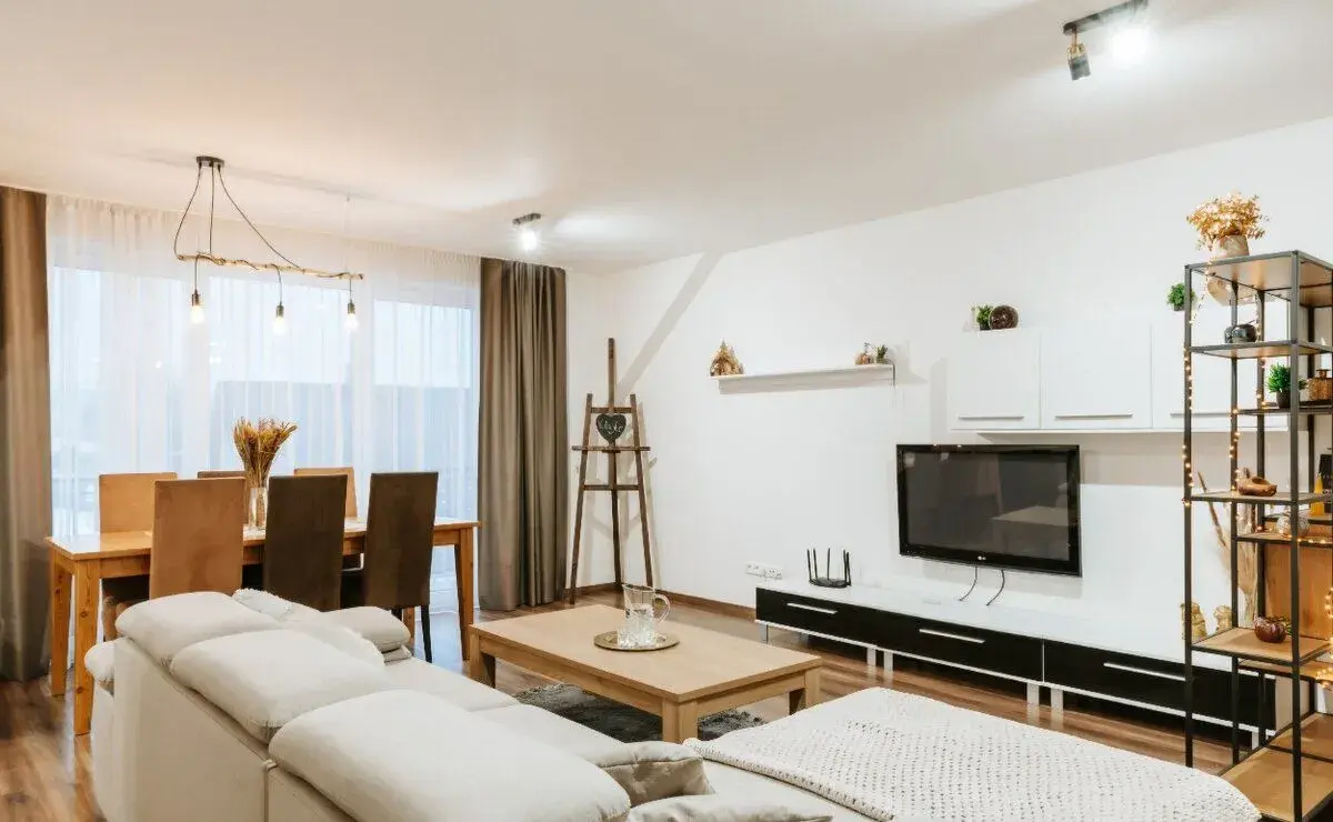 ​🏠 Na prenájom: Kompletne zariadený 3-izbový byt s balkónom