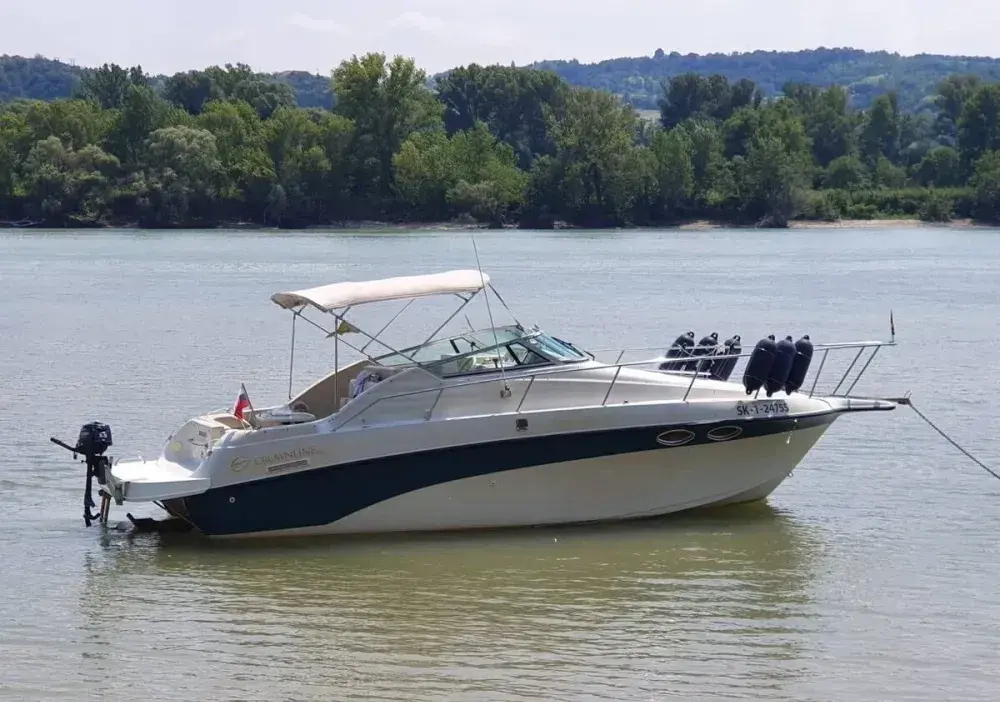 CROWNLINE 26 kajutová motorová yachta s prívesom