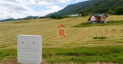 Stavebný pozemok 858 m² s elektrinou v srdci Liptova – Lipto