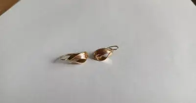Zlaté náušnice 14kt (585) so vzorom – 3,07g