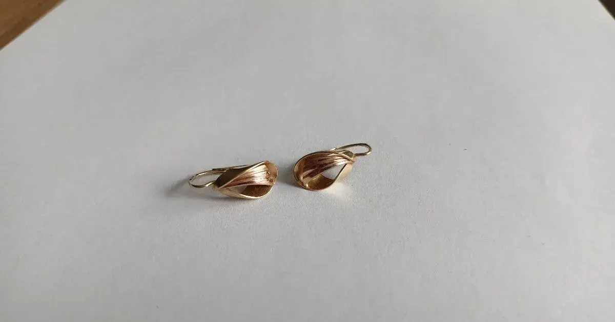 Zlaté náušnice 14kt (585) so vzorom – 3,07g