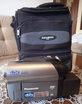 - Videokameru Panasonic VDR D 50