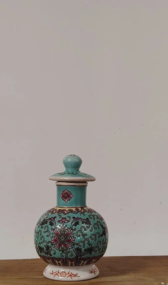 Porcelánová dóza na olej
