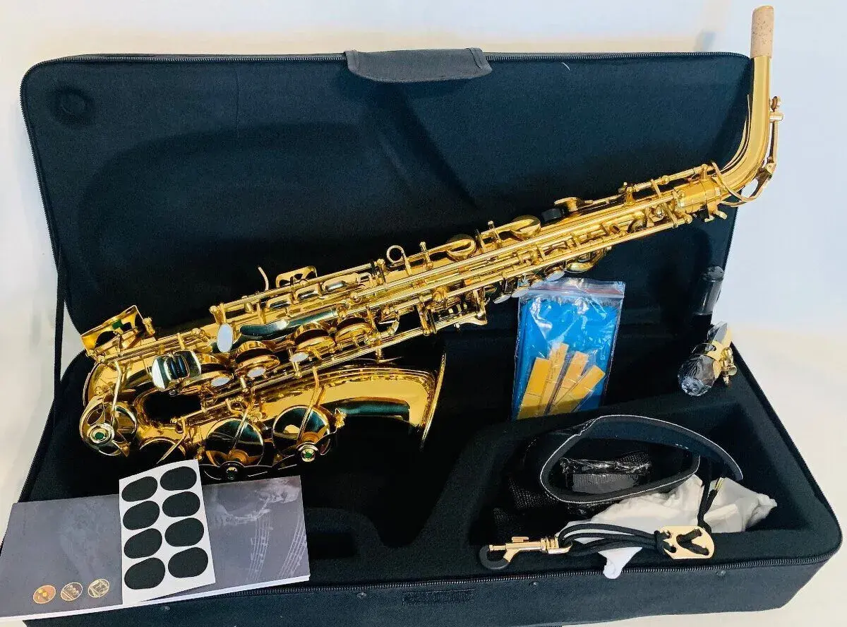 Nový Es- Alt saxofón - kópia k modelu Yamaha- pekný z