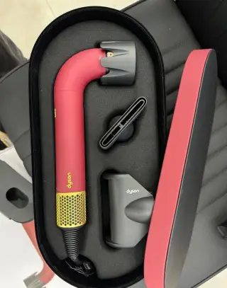 Dyson Supersonic r™ – Red Velvet & Gold (Limitovaná edícia)
