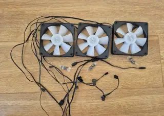 Spolu 3 ventilátory NZXT 120mm, RGB