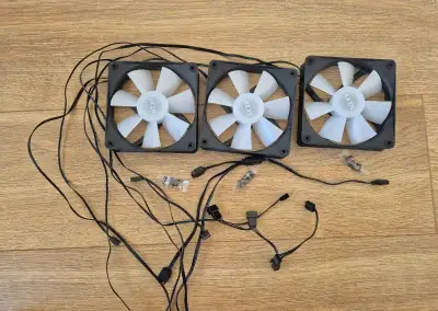Spolu 3 ventilátory NZXT 120mm, RGB