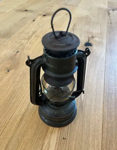 PETROLEJOVÁ LAMPA FEUER HAND PETROLEJKA