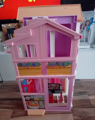 Barbie domy, sanitka, barbie auto, bábiky s príslušenstvom