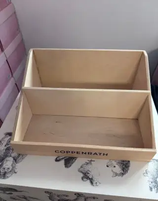 Drevený mini stojan na knihy