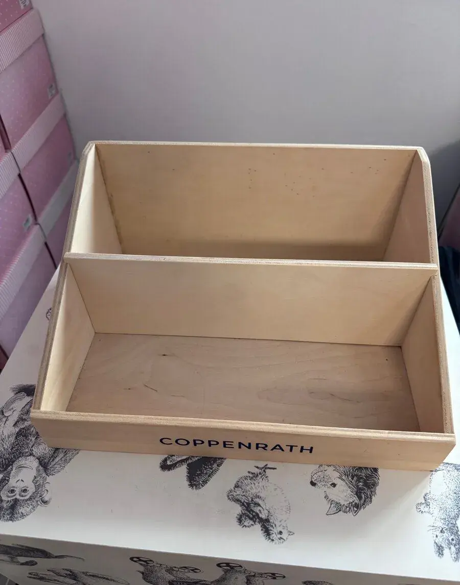 Drevený mini stojan na knihy