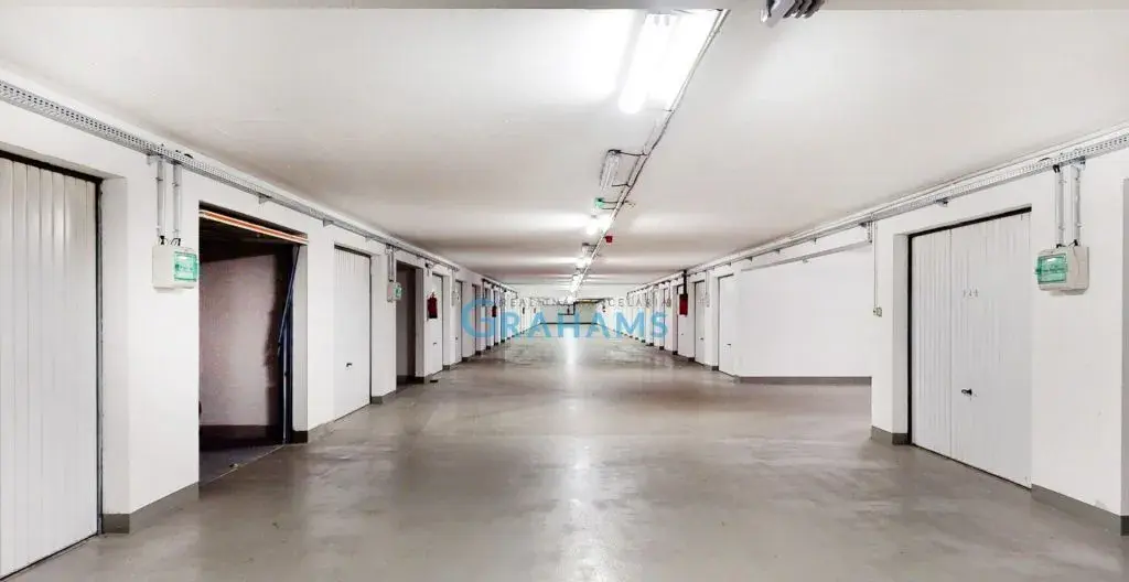 Bezpečný, suchý skladový priestor 37 m², prístup autom 24/7,