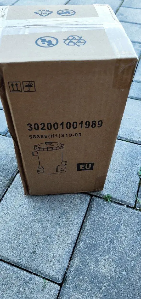 Kartónové cerpadlo na bazen