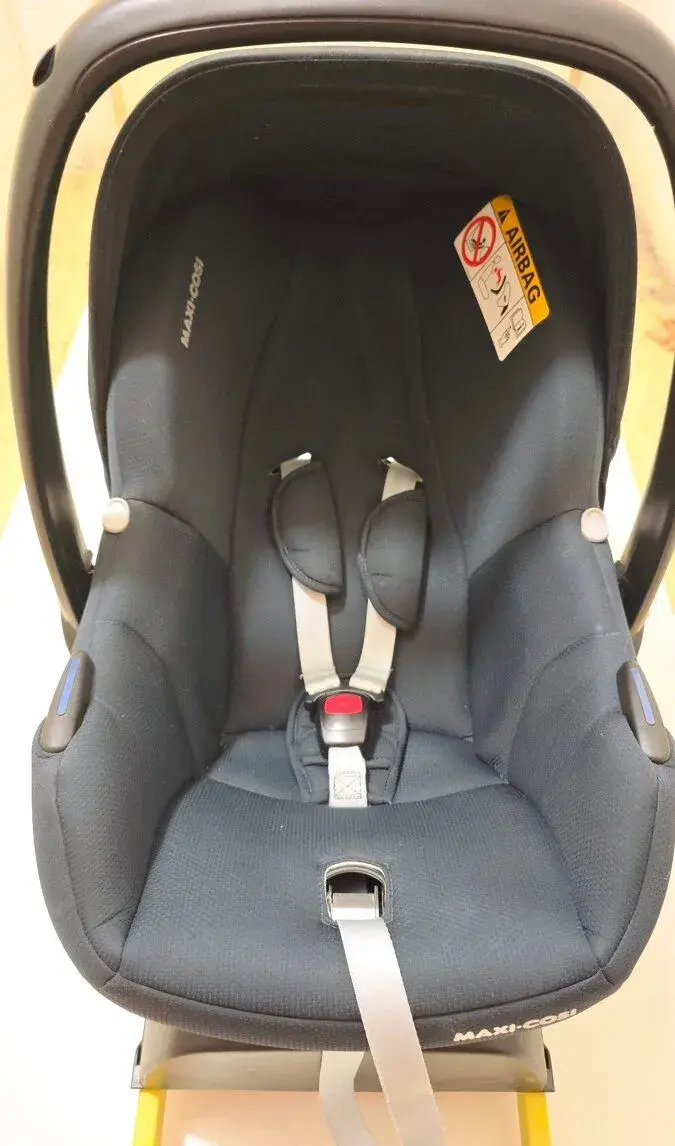 Autosedačku Maxi-Cosi CabrioFix i-Size + základňa