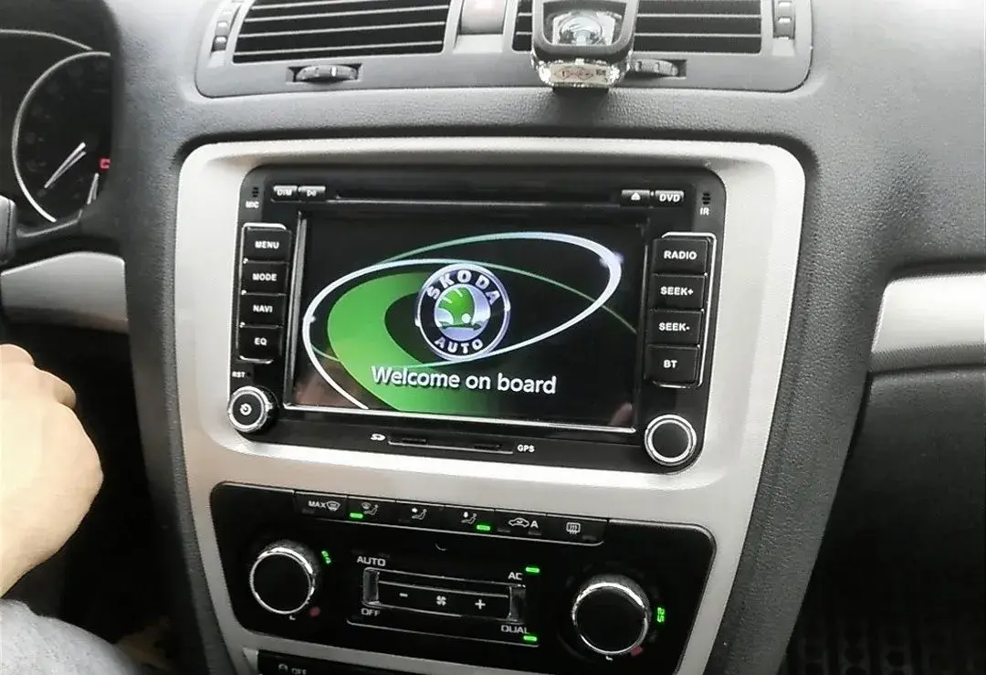 Nove Android 2026 dotykove autoradia s navi + MONTAZ