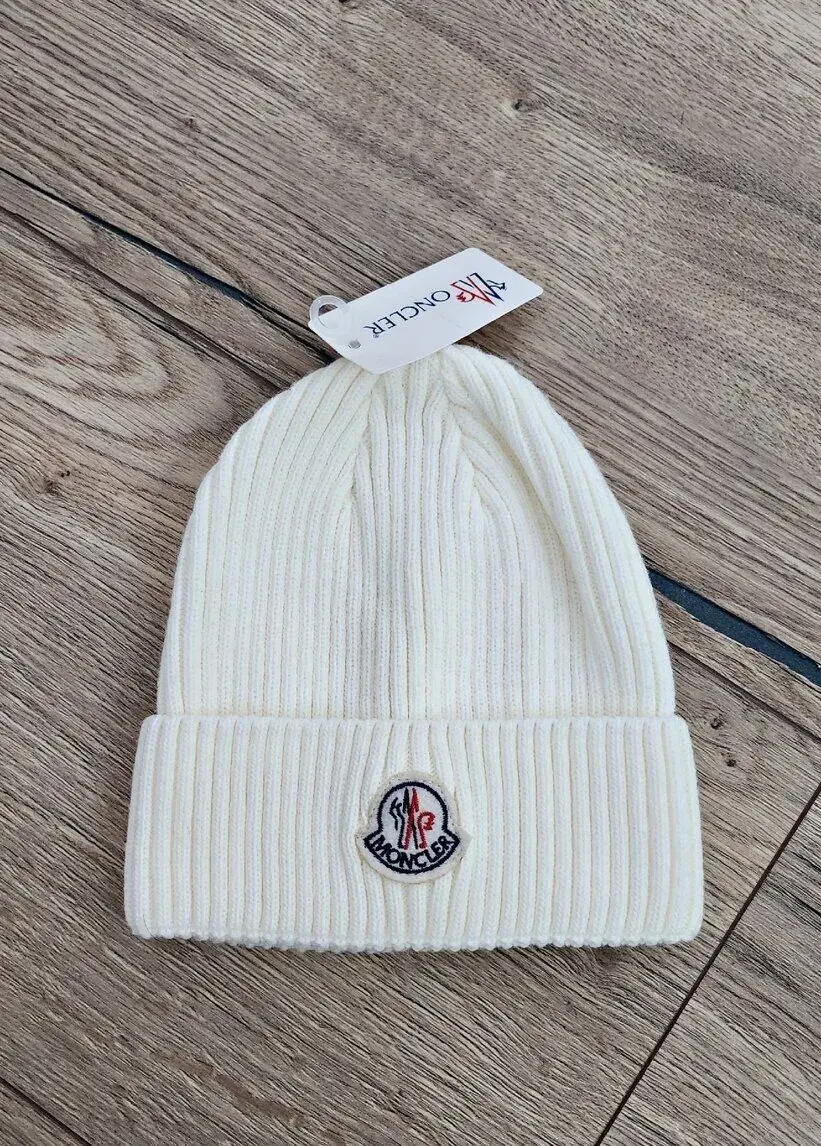 Biela smotanova ciapka Moncler
