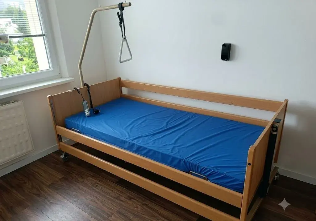 Polohovateľná posteľ+ nové matrace