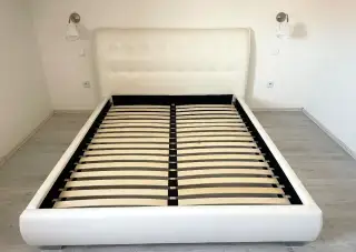 Elegantnú a modernú manželskú posteľ v stave ako nová