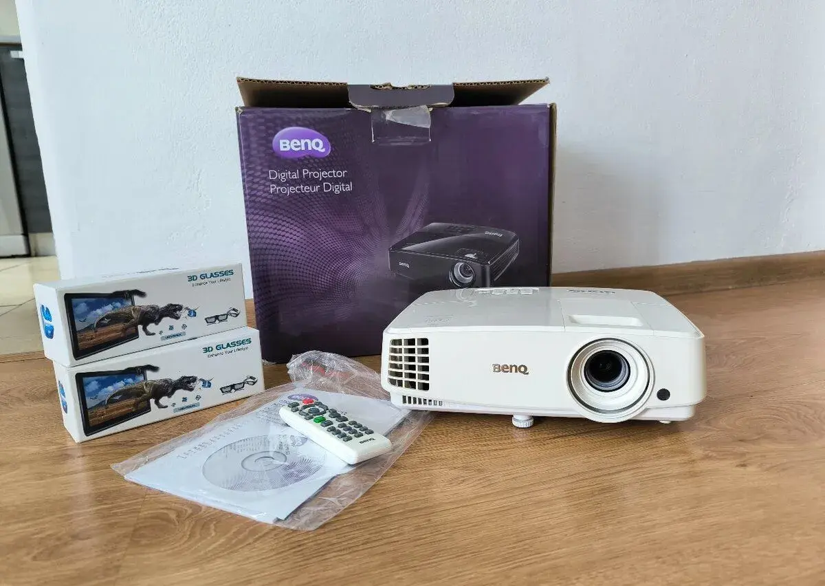 Projektor BenQ MH530 full HD 120 Mhz 3D + 2x3Dokuliare