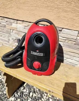 Vreckový vysávač Zanussi 1600W