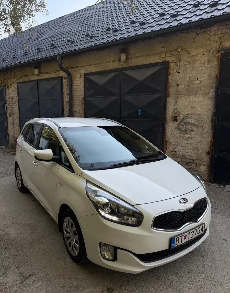 Kia Carens – 230 km