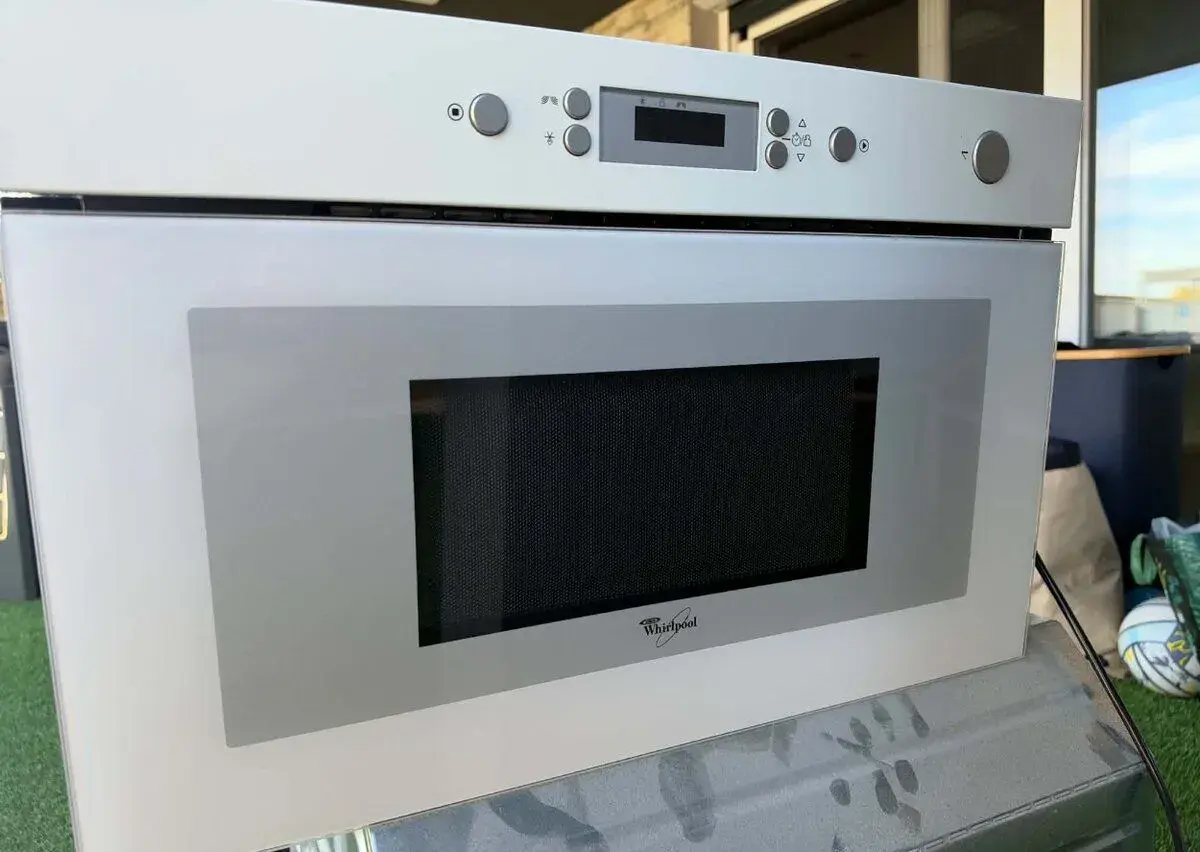 Mikrovlnná rúra Whirlpool AMW 4920/WH