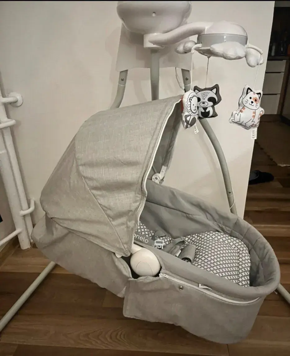 Lionelo hojdačka Henny