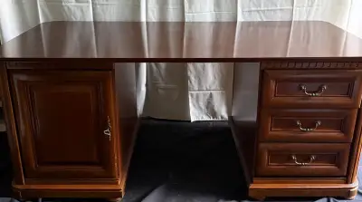 Klasický veľký kancelársky stôl – 176 cm