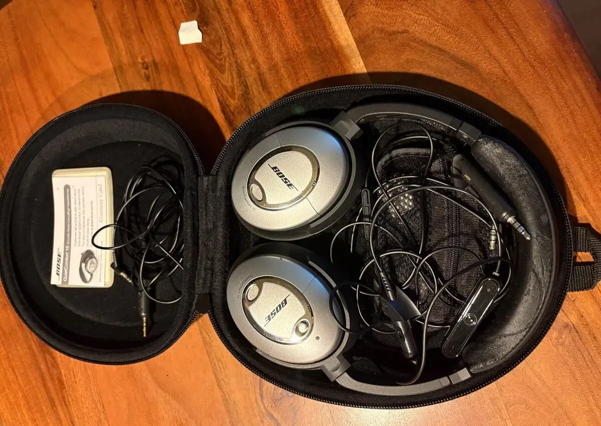 Bose quiet Comfort 15 noise cancelling