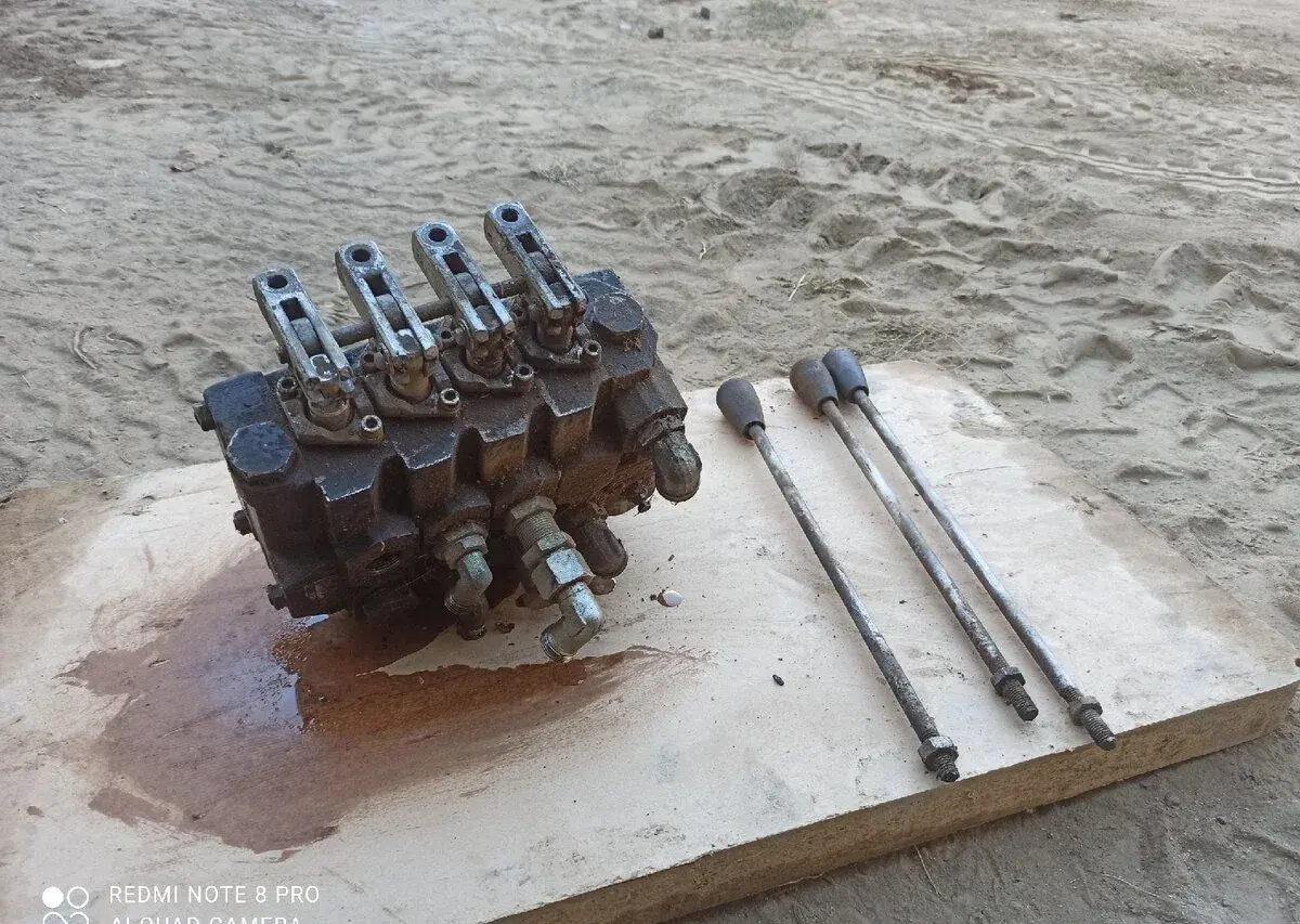 Hydraulický rozvádzač 4 sekciovy malý