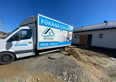 Fúkaná🔸striekaná izolácia – 🔸rýchle, učinné zateplenie