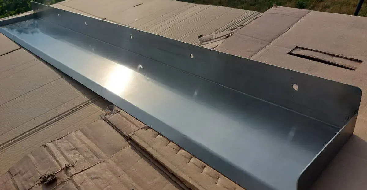 Nerezový parapet 153 x 17 cm