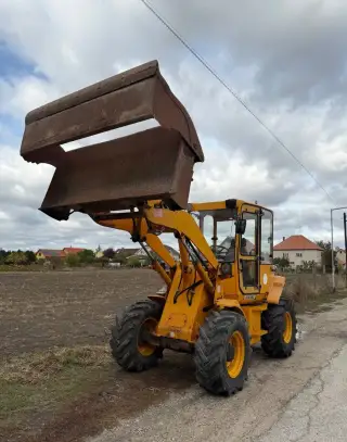 Kolesový nakladač Hyundai HL 710-3