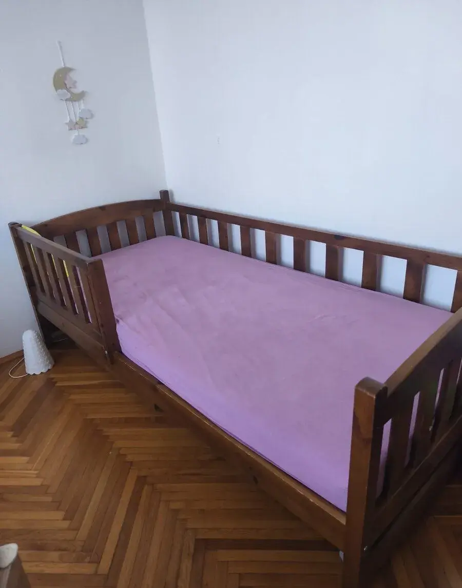 Detská posteľ z masívneho dreva