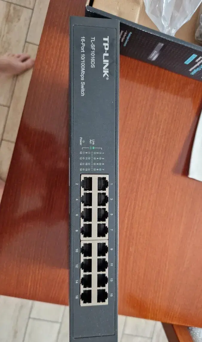 TP-Link TL-SF1016DS 16-port 10/100Mbps switch