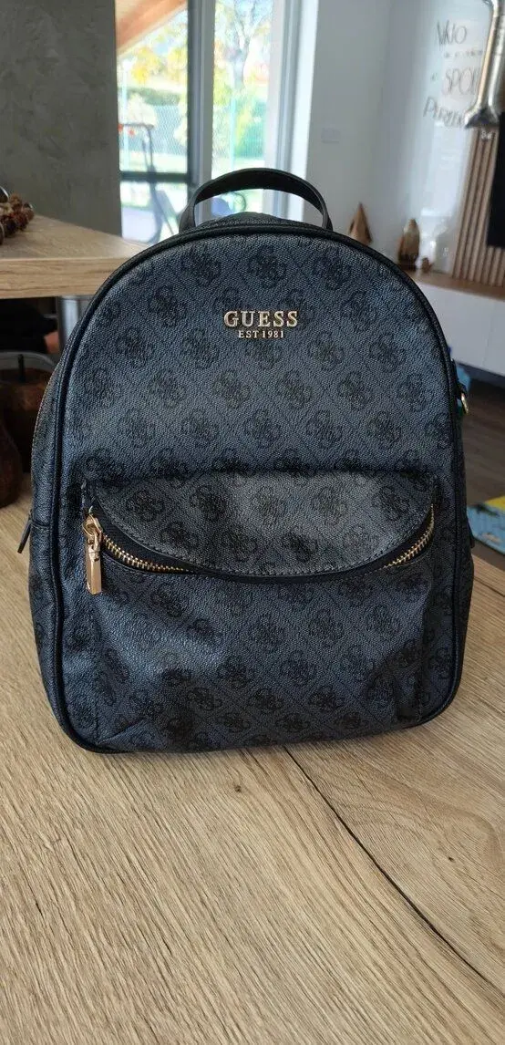 Ruksak Guess