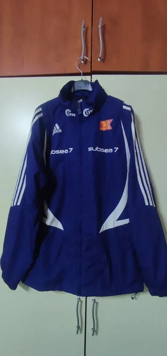 Športovú bundu ADIDAS.