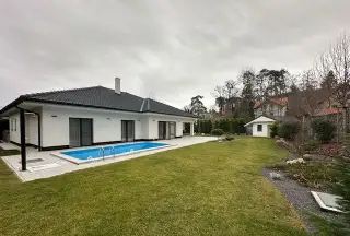 Luxusný rodinný dom v Dúbravke s bazénom