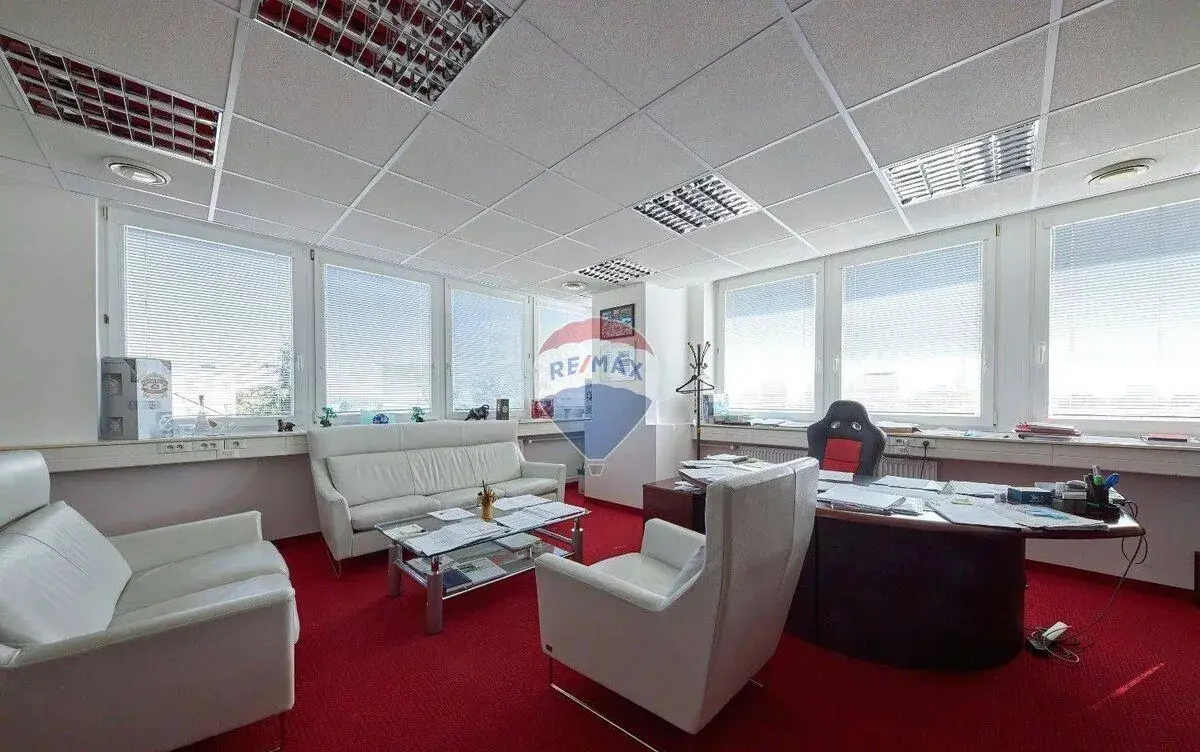 RE/MAX | Kancelárske priestory na prenájom v centre mesta Ša