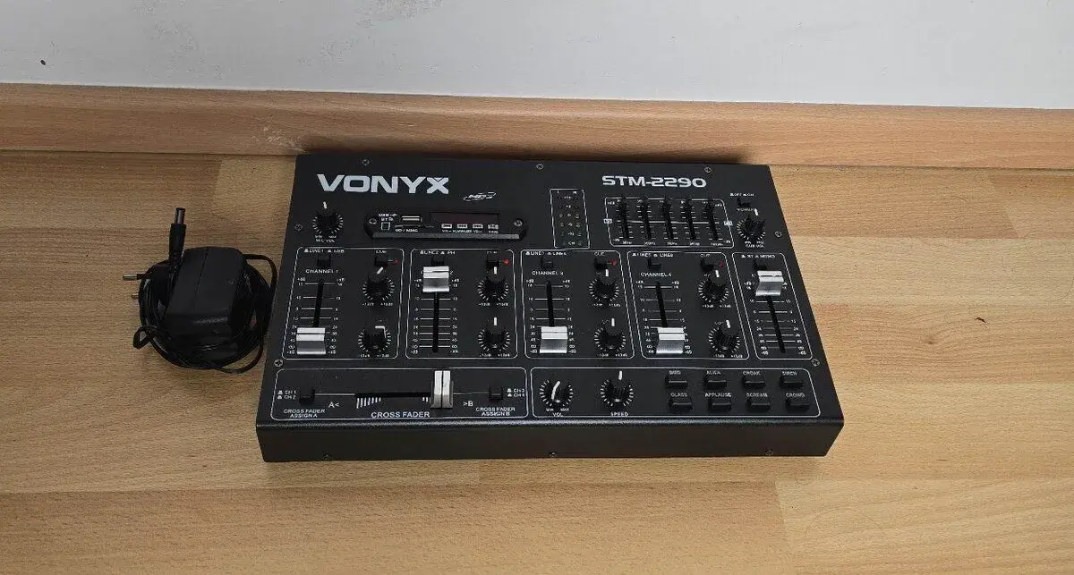 Vonyx STM2290 / DJ mixážny pult / USB / Bluetooth