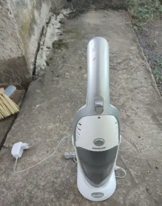 Darujem ručný vysávač