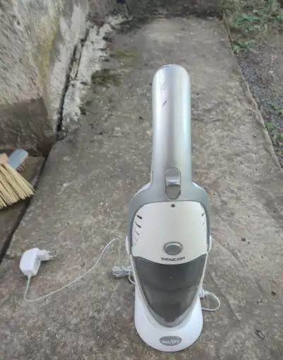 Darujem ručný vysávač