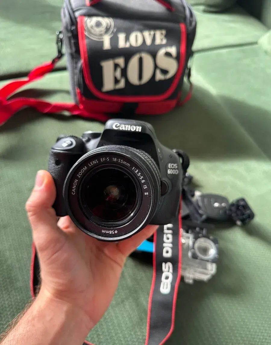 Canon EOS 600D + Rollei ActionCam 310 + stativ a ovladač