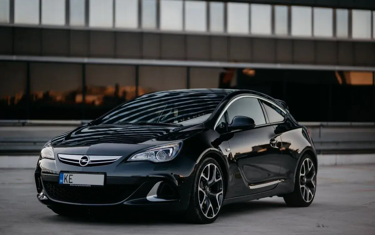 Opel Astra – 2026, 69 700 km