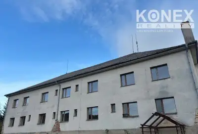 ID-5088 NA PREDAJ – Budova s garážami a rozsiahlym pozemkom,
