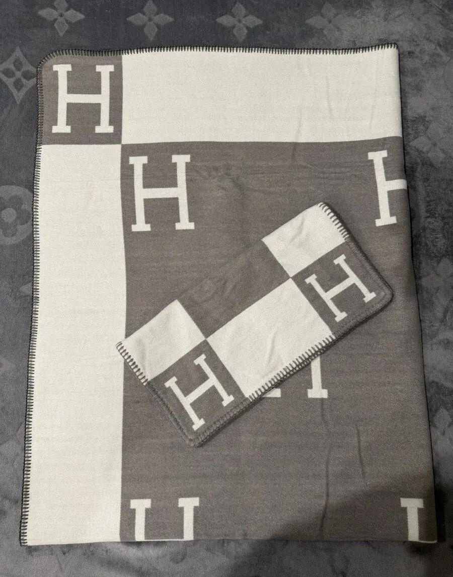 🔥 HERMÈS H DEKA / OBLIEČKA NA VANKÚŠ – SIVOBIELY SET