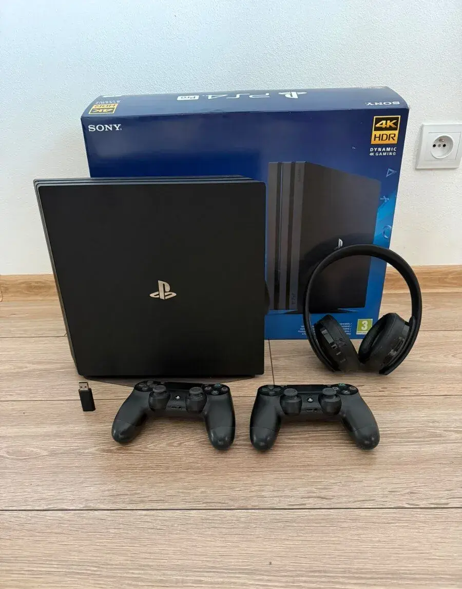 PS4 PRO s kompletným príslušenstvom