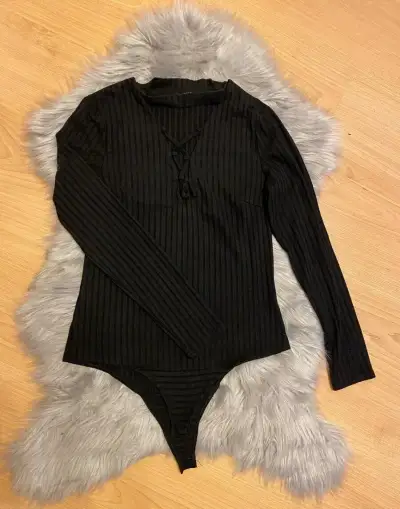 3x čierne body